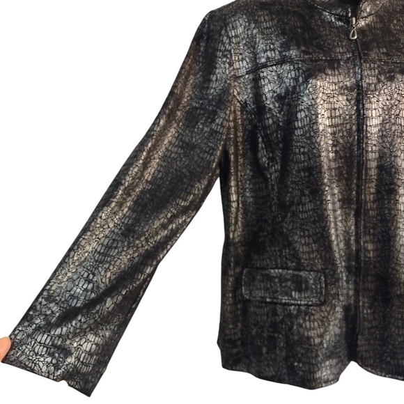 Alfred Dunner Women's Black Gray Metallic Snake Skin Jacket Size 14 - Picture 5 of 7
